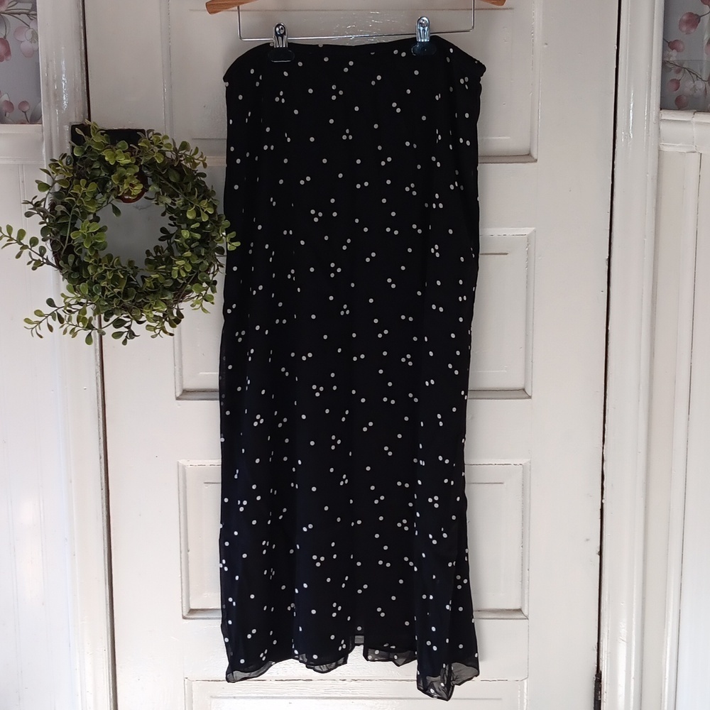 Madison Studio 14 black white 100% silk skirt